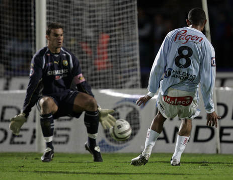 Afonso Alves, Malmö rulölar in bollen bakom Ante Covic,