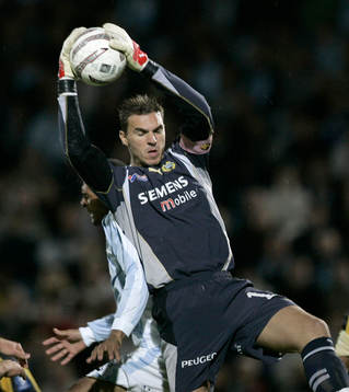 Ante Covic, målvakt, Hammarby, greppar bollen