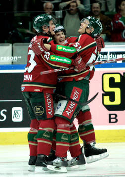 Martin Plüss, Frölunda grattas av Christian Bäckman och