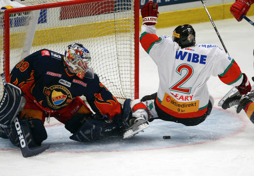 Björn Bjurling, målvakt Djurgården och Daniel Cleary,