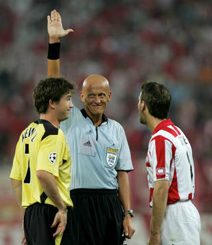 Domaren Pierluigi Collina, Italien var hård och rättvis