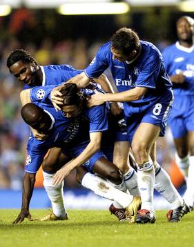 Aleksei Smertin och Didier Drogba, Chelsea (Jubel)