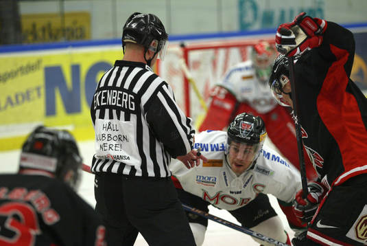 Conny Ekenberg, domare och Magnus Sandberg, Mora.Trygg Hansa