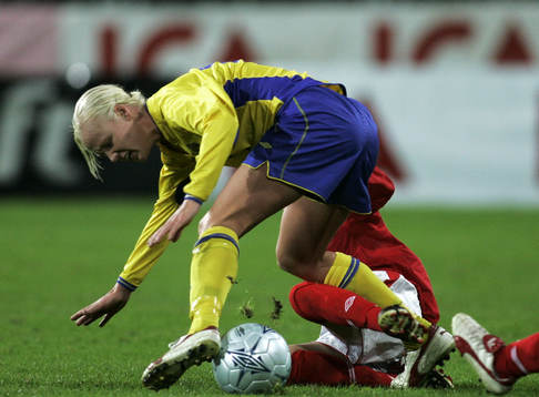 Tuff tackling, Caroline Seger