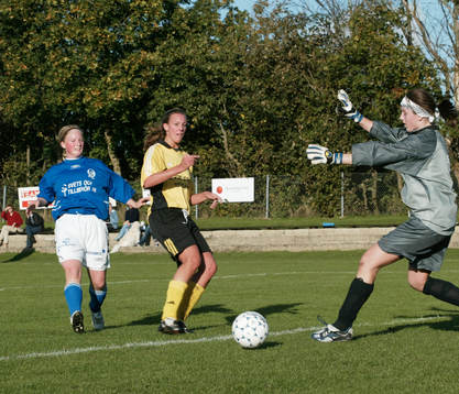 0-2, Jenny Andersson skjuter förbi Hammenhögs målvakt