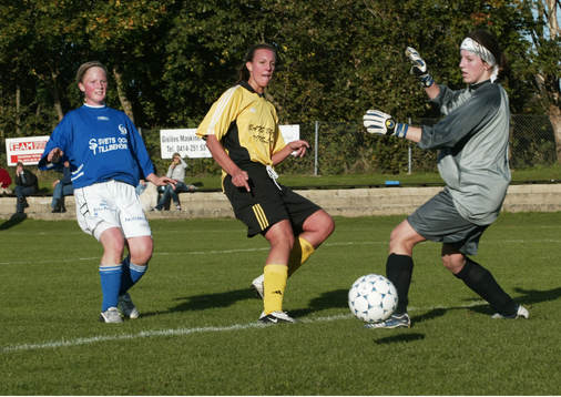 0-2, Jenny Andersson skjuter förbi Hammenhögs målvakt