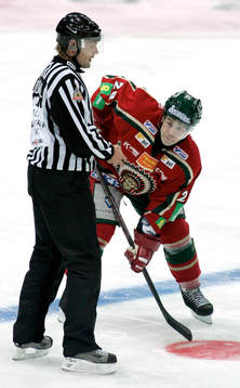 Martin Pluss, Frölunda. Tekning, domare