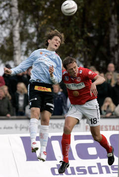 Jon Jönsson och Svante Samuelsson nickduellerar