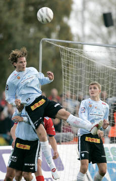 Jon Jönsson nickar. Nick. Högt upp