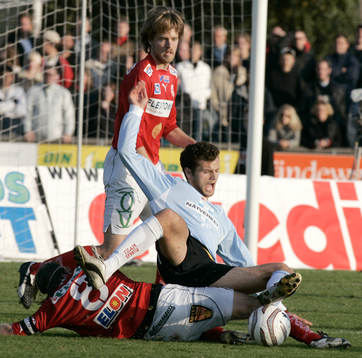 Darko Lukanovic bringas på fall