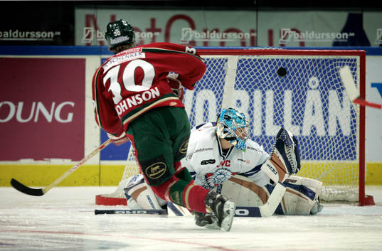 Jonas Johnson, Frölunda sätter 2-0 målet bakom Daniel