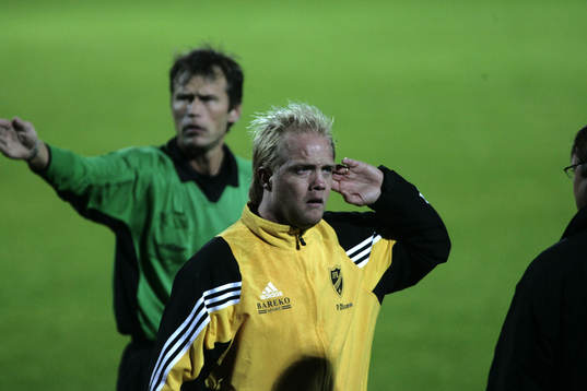 Zarko Kovacenik, domare, och Percy Olsson, assisterande