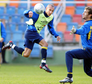 Henrik Larsson och Andreas Isaksson, målvakt, Sverige