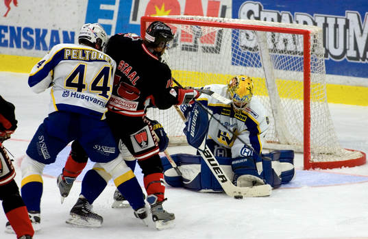 Kim Staal, Malmö framför målburen till HV71. Kimmo
