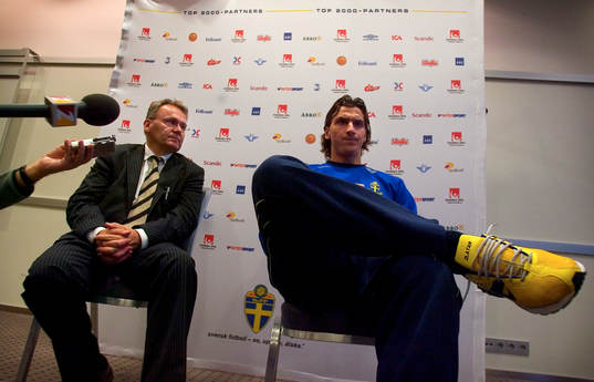 Presskonferens, Jonas Nystedt sitter med på Zlatan
