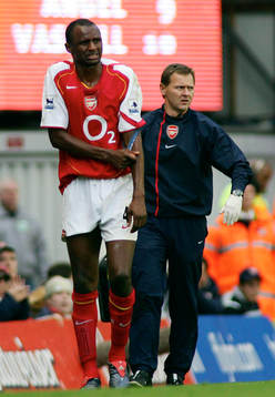 Patrick Vieira kliver av planen