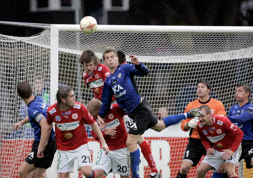 Markus Rosenberg nickduellerar mot Joachim Lantz