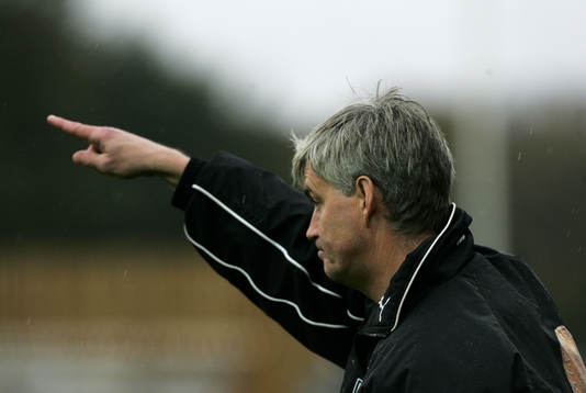 Kurt-Arne "Nanne" Bergstrand, tränare, Kalmar. Dirigerar.