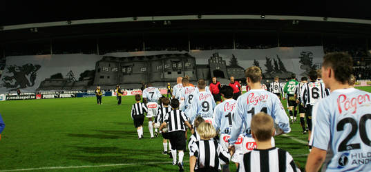 Fond, Malmöhus, supporterläktaren. Inmarsch