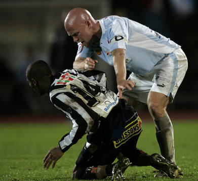 Olof Persson, Malmö skäller på Kevin Amuneke, Landskrona