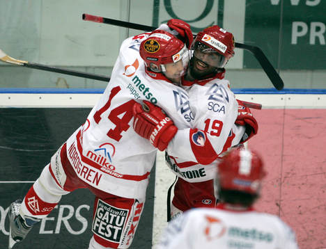 Niklas Nordgren och Yared Hagos, Timrå.  Jubel