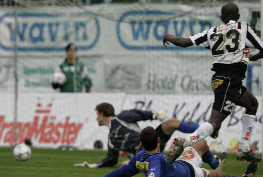 Jones Kusi Asare, Landskrona skjuter 1-0 förbi Richard
