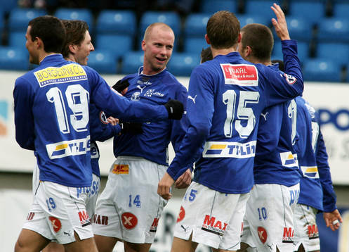 Johan Laursen, i mitten, klappaas om