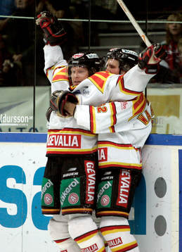 Andreas Dackell, Brynäs grattas av Mikael Wahlberg