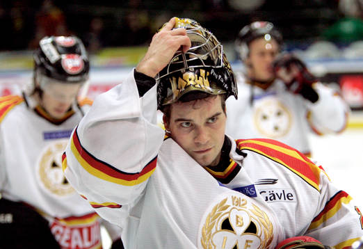 Brynäs bästa spelare målvakten Markus Korhonen deppar
