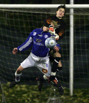 Kalle Falk, målvakt, Enskede och Anton Gunnarsson,