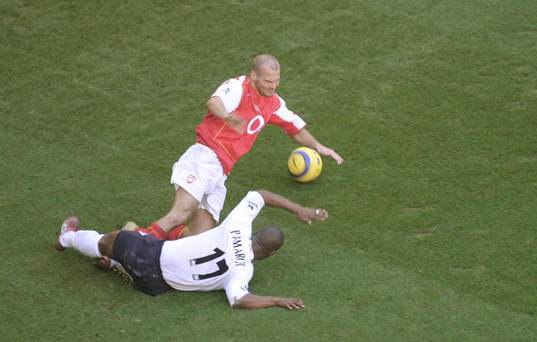 Fredrik Ljungberg, Arsenal fälls av Tottenhams Noe Pamarot