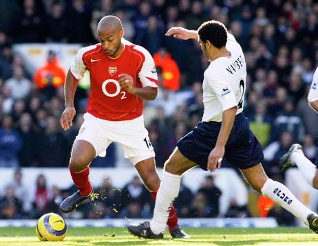 Thierry Henry, Arsenal och  Nourredine Naybet, Tottenham