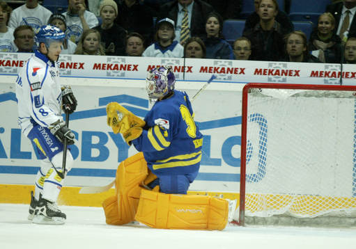 Eero Somervuori, Finland och Daniel Henriksson, målvakt,