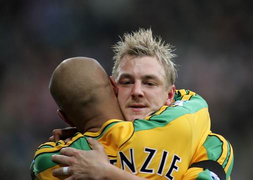 Mathias Svensson och Leon Mckenzie, Norwich, jubel