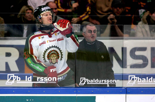 Per-Johan Axelsson, Frölunda skriker från utvisningsbåset