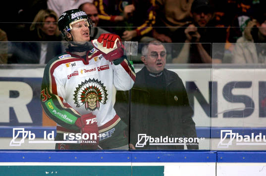 Per-Johan Axelsson, Frölunda skriker från utvisningsbåset
