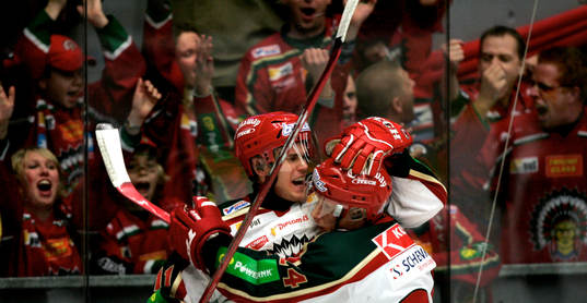 Magnus Kahnberg, Frölunda gratuleras av Niklas Andersson