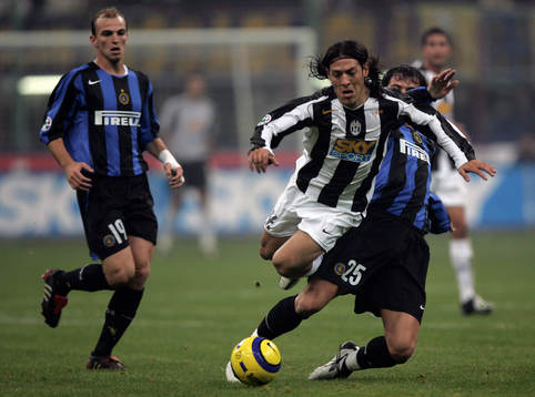 Mauro Camoranesi, Juventus fälls av Dejan Stankovic
