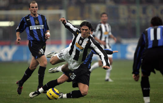 Mauro Camoranesi, Juventus fälls av Dejan Stankovic