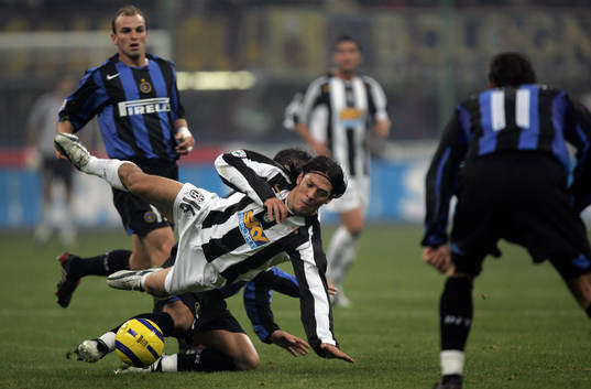 Mauro Camoranesi, Juventus fälls av Dejan Stankovic