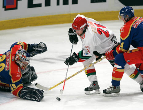 Peter Forsberg, Modo utmanar Björn Bjurling, målvakt,