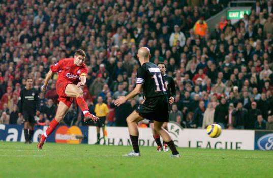 Steven Gerrard, Liverpool,  avgör med sitt 3-1 mål