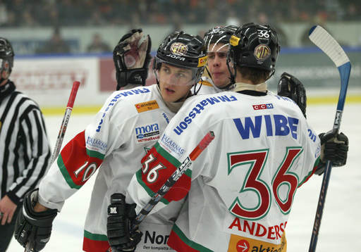 Shaun Horcoff, Adam Andersson och Marko Kauppinen, jubel