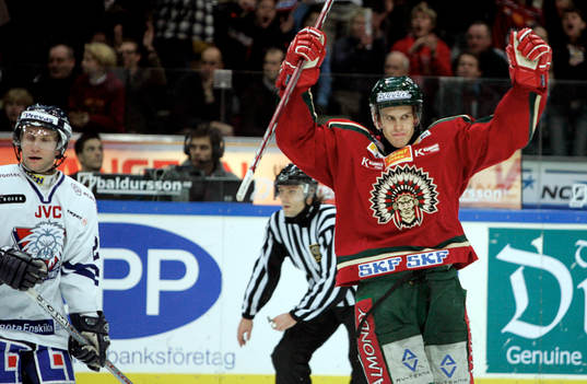 Magnus Kahnberg jublar