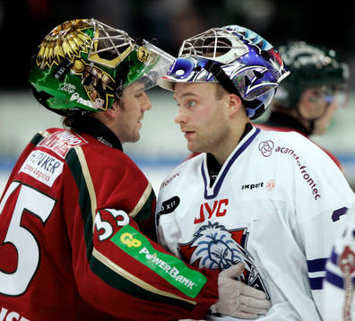 Henrik Lundqvist, Frölunda vann målvaktsmatchen mot sin
