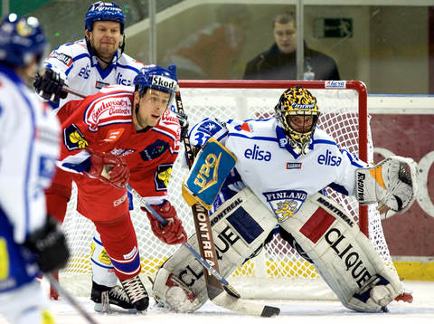 Niklas Bäckström, målvakt och Jere Karalahti, Finland