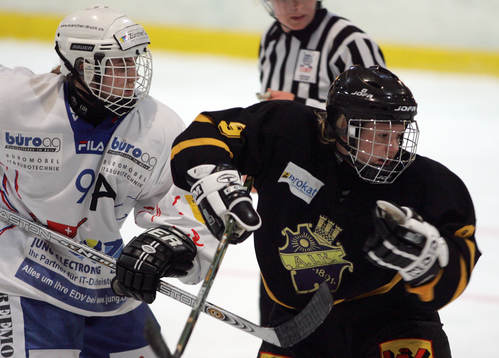 Stefanie Marty, Zug och Angelica Lorsell, AIK