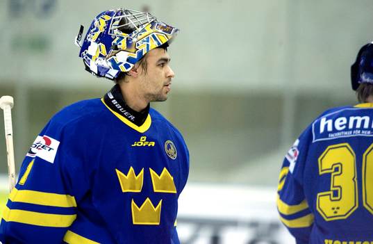 Stefan Liv, målvak, Sverige, tvingas att byta i slutet av