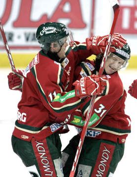 Per-Johan Axelsson och Magnus Kahnberg, jubel