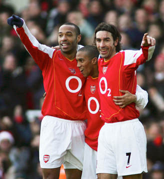 Robert Pires jubel med Thierry Henry